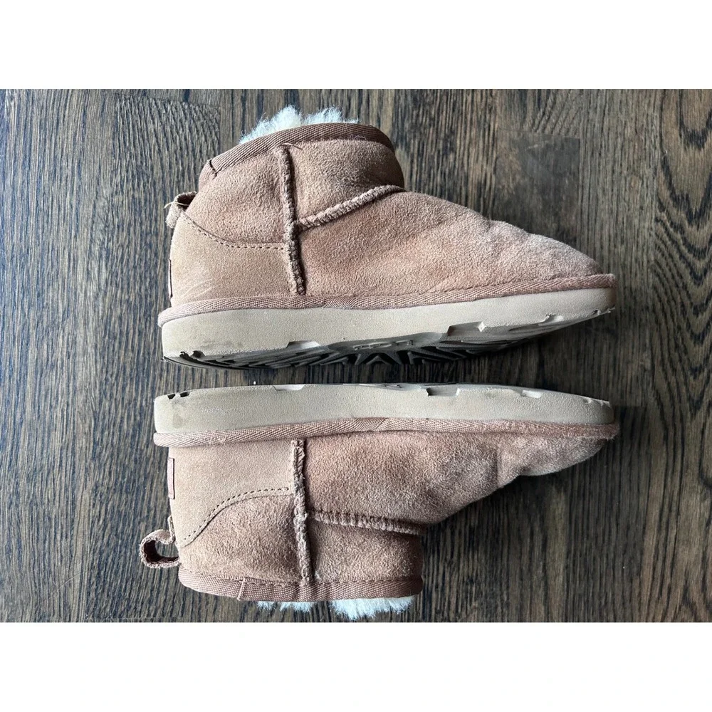 UGG Classic Ultra Mini Chestnut Suede Boots Kids Size 1 1130750K